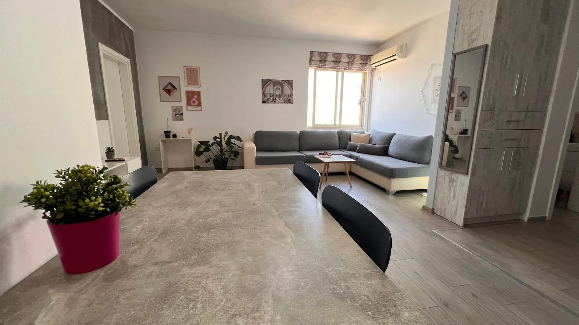 Lirin Apartment Durrës 0*,